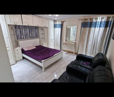 Room in a Shared House, Crownfield Avenue, IG2 - Photo 1