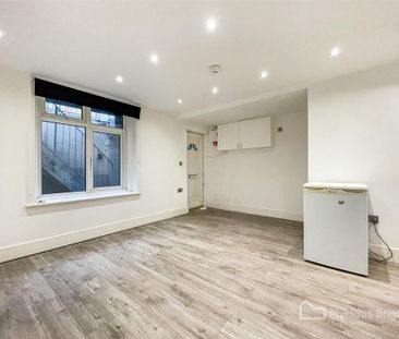 Studio to rent - Photo 6