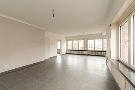 GERENOVEERD DUPLEX APPARTEMENT MET 3 SLPKS OP GUNSTIGE LOCATIE - Photo 4