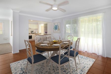 Comfortable & Spacious 4 Bedroom Home - Photo 3