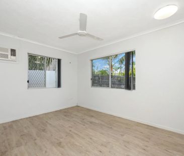 Relaxed Living with Pool and Outdoor Entertaining - Photo 4