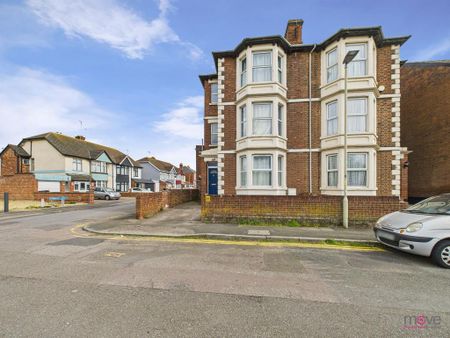 1 bedroom in a house share to rent - Photo 2