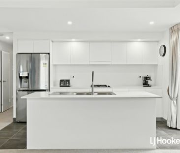 Beautiful 2 Bedroom Apartment with Dual Balconies - Photo 6