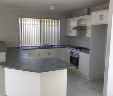 12 Tramway Crescent, Sheidow Park, SA 5158 - Photo 3