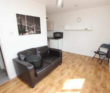 1 bedroom Flat To Let - Photo 4