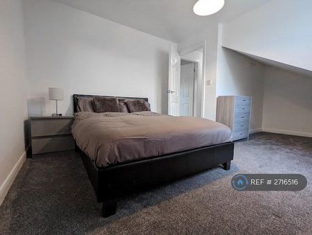 3 bedroom detached house to rent - Photo 2