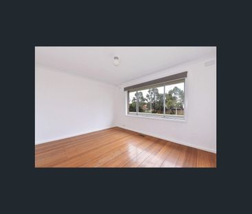 Spacious Three-Bedroom Home in a Convenient Keilor East Location - Photo 6
