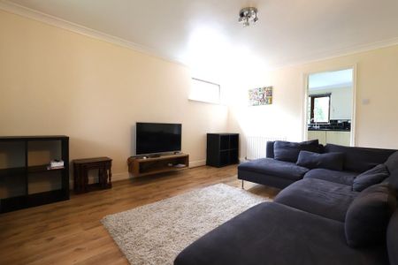 5 bedroom detached house to rent - Photo 3