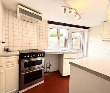 Pigeon Green, Stratford-upon-Avon, CV37 - Photo 2