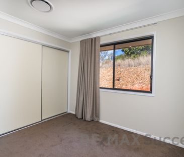 A Peaceful Country-Style Setting with Contemporary Family Appeal. - Photo 3