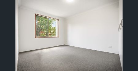 Spacious 2 bedroom unit - Photo 2