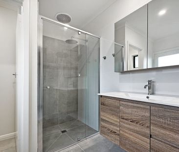 Sought-After Bowen Street Location - Photo 6