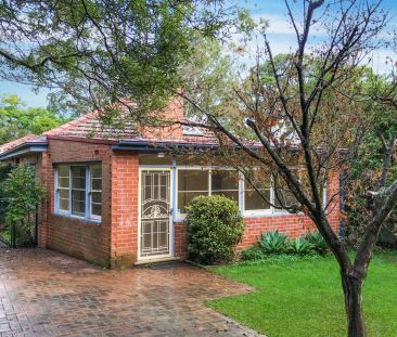 Charming Family Home Moments Away From St Ignatius College - Photo 5