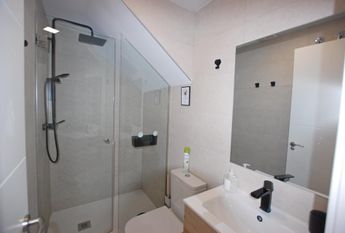 Atico tipo duplex en el corazón de La Carihuela (DISPONIBLE DESDE SEPTIEMBRE DE 2026) – tor487jv