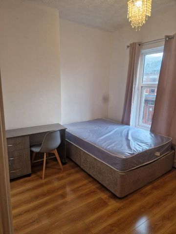 3 bedroom terraced house to rent - Photo 5