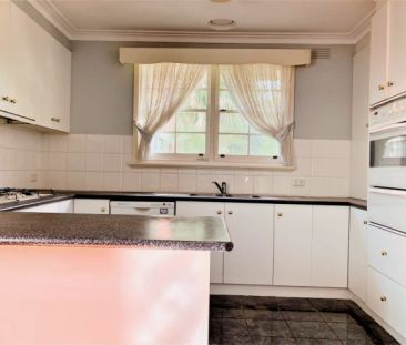 28 Orchard Street, Glen Waverley, Melbourne - Photo 2