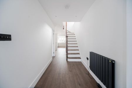 3 bedroom end of terrace house to rent - Photo 2