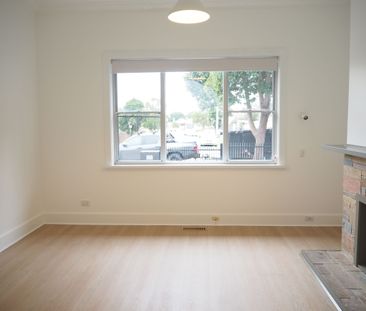 Family Home In The Heart Of Reservoir - Photo 2