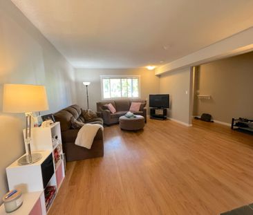 Pandosy: 3 bed, 1 bath – central ground level - Photo 3