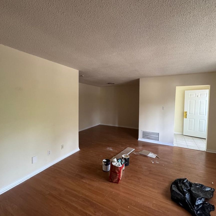 For Lease - 565 Kennedy Road Unit# 1, Toronto, Ontario - Photo 1