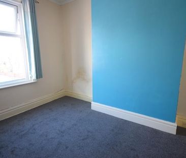 3 bedroom flat to rent - Photo 4