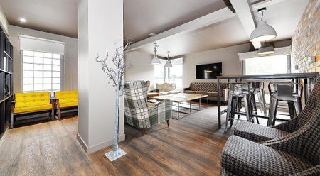 1 bedroom in a flat share to rent - Photo 2