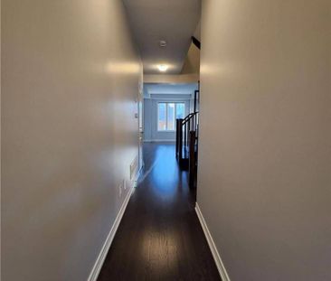 Townhouse For Lease | X8116904 - Photo 4