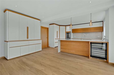 An exceptional newly done four bedroom barn conversion, providing an idyllic countryside setting and spacious and contemporary living accommodation. - Photo 3
