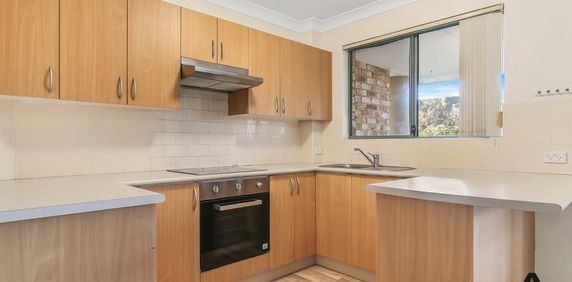 Centrally Located, Tastefully Updated, Sun-Kissed And Private Two Bedroom Oasis In A Prime Location - Photo 2