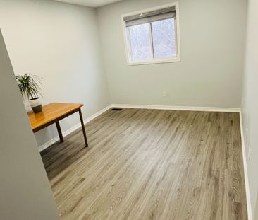 803 Deveron Crescent W - Photo 2