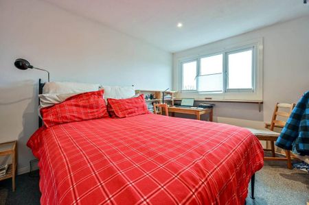 3 bedroom flat to rent - Photo 3