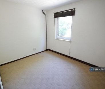 4 bedroom semi-detached house to rent - Photo 1