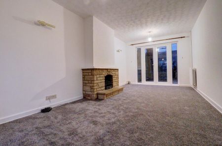 5 bedroom semi-detached house to rent - Photo 2