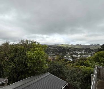 3 Bedrooms Tawa - Photo 1