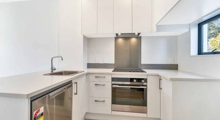 Near new townhouse - Photo 4