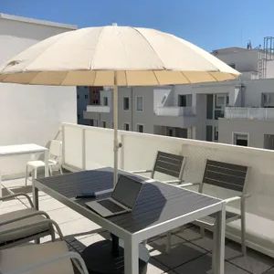 2-Zimmer-Dachgeschosswohnung mit 23 m² Terrasse - Wohnen im Grünen & schnell im Stadtzentrum - Photo 3