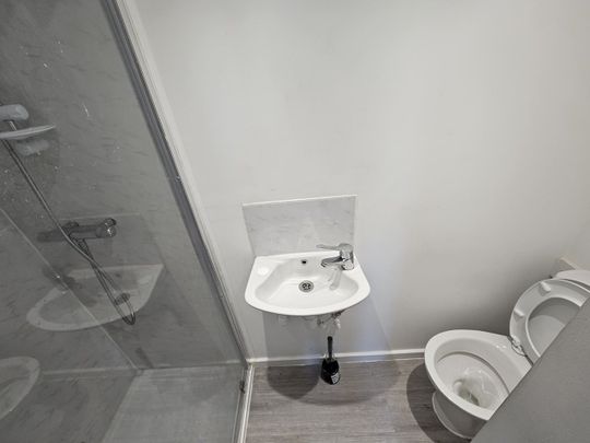 Room in a Shared House, Maldon Road, W3 - Photo 1