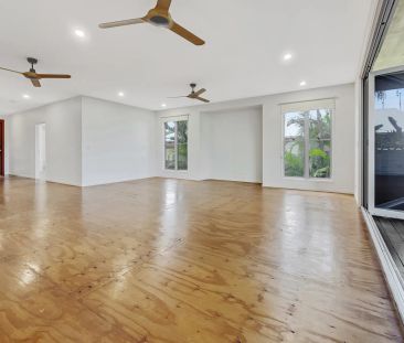 Spacious Family Home Close To The Beach! - Photo 2