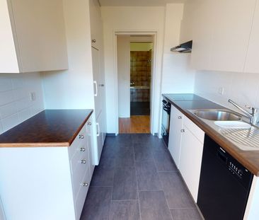 Schöne Wohnung mit grossem Balkon - Photo 2