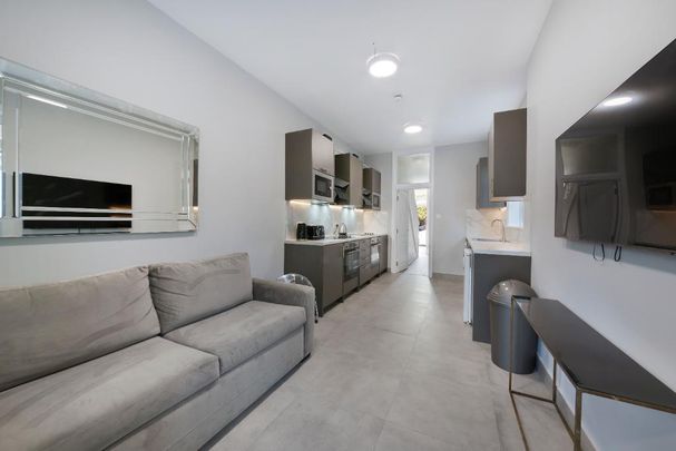 Friars Place Lane, London, W3 7AS - Photo 1