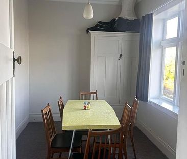 Sunny and spacious character house - Photo 2