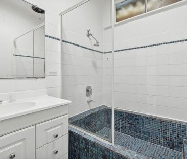 PERFECTLY SITUATED FAMILY HOME - Photo 4