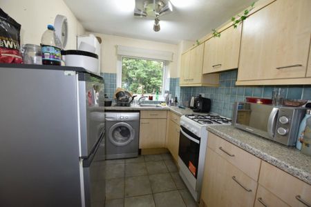 2 bedroom Flat in Grosvenor Park Gardens, Leeds - Photo 5