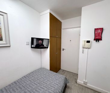 Single Bedsit - Photo 2
