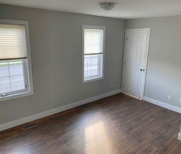 For Lease - 829 Farmstead Drive, Milton, Ontario - Photo 2