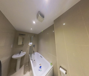 79 Flat 1 Brudenell Grove, Leeds, LS6 1HR - Photo 4 | Rentumo