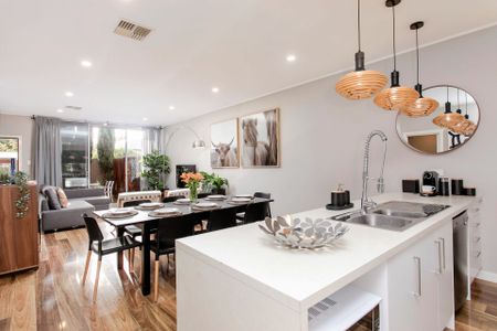 Fully furnished luxury city fringe house near Adelaide Oval & CBD - Photo 2