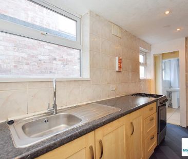 2 bedroom terraced house to rent - Photo 2