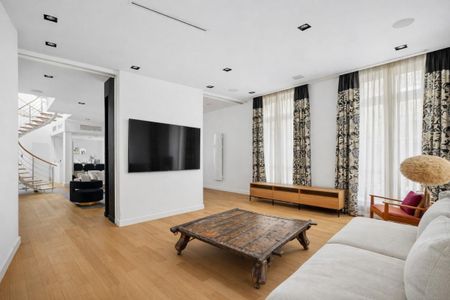 Location Appartement 5 pièces Meublé 153m² PARIS 8ème - Photo 2