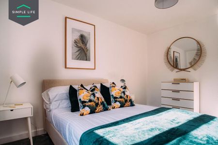 4 bedroom semi-detached house to rent - Photo 4